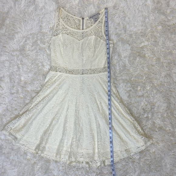 American Rag Charlotte Floral Lace Dress. Size Medium. Creamy Ivory color - Picture 11 of 14